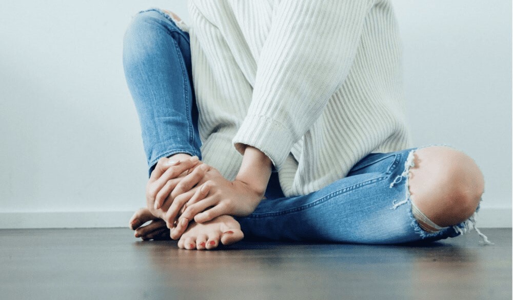 Коли необхідна операція з ендопротезування суглоба великого пальця стопи?