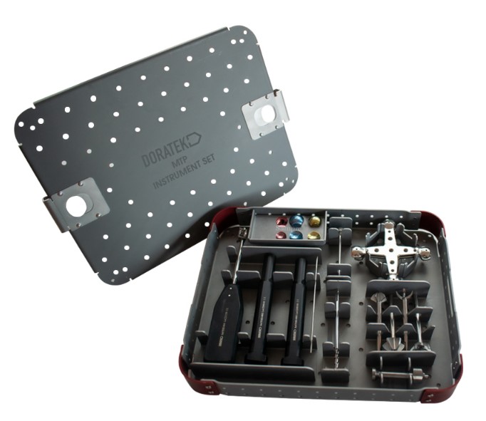 Набір інструментів та імплантів для виконання операції з ендопротезування суглоба великого пальця стопи