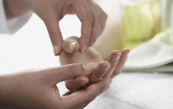 Хірургічне лікування пошкоджень сухожилків на рівні дистальної фаланги пальця кисті.